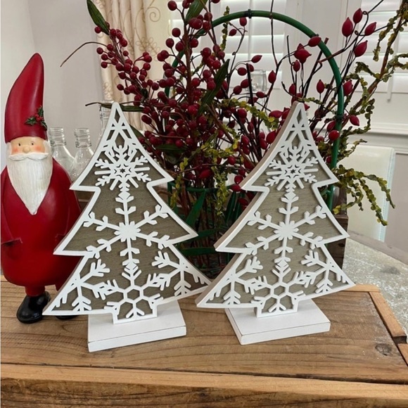 CHRISTMAS TREES QUILL & PAPER TAN/WHITE WOOD CHRISTMAS TREES NEW 2 - Picture 1 of 6